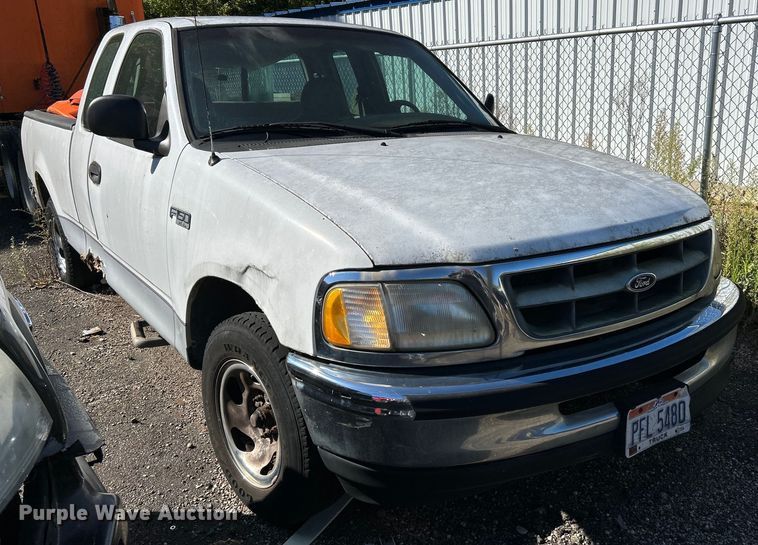 1998 Ford F150 XL  SuperCab pickup truck - NQ9816