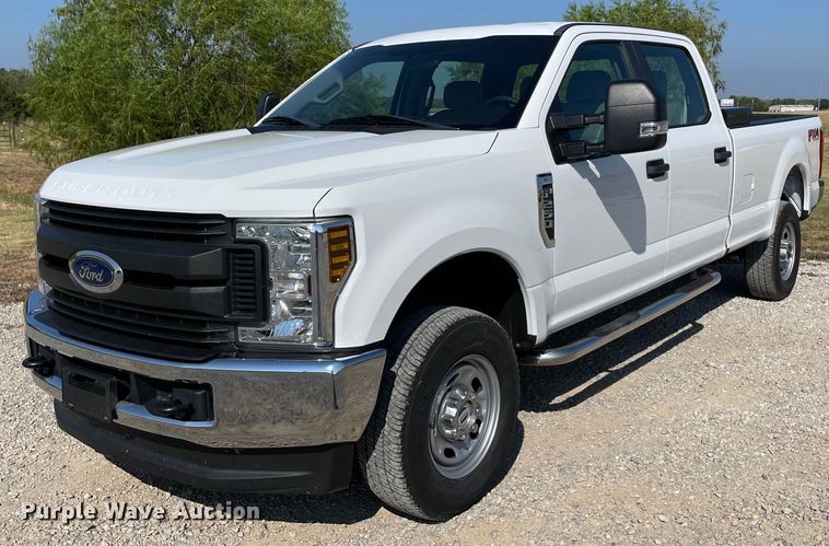 2019 Ford F250 Super Duty XL  Crew Cab pickup truck - NT9547