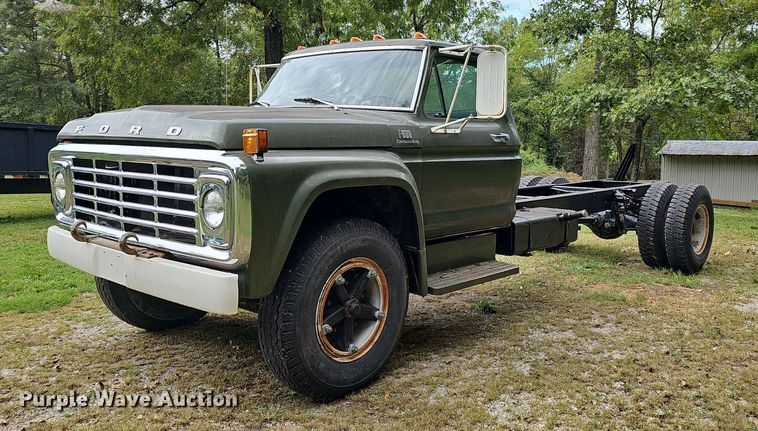 1975 Ford F600  truck cab and chassis - OG9467