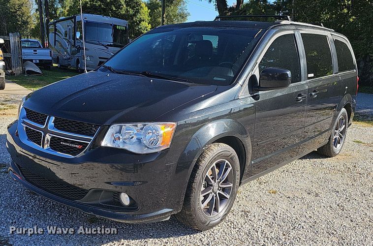 2017 Dodge Grand Caravan SXT  van - OG9521