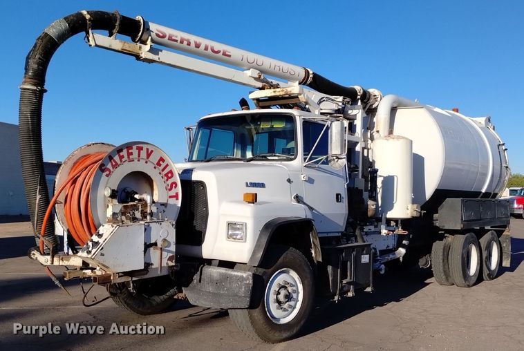 1994 Ford L9000  vacuum truck - DK8791