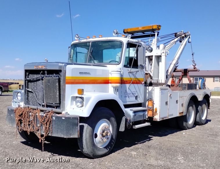 1986 GMC General  tow truck - DK8800