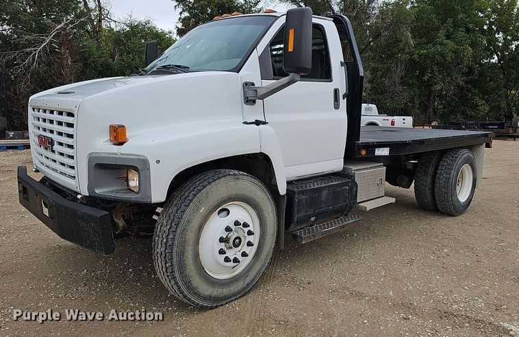 2006 GMC C7500  flatbed truck - DN8713