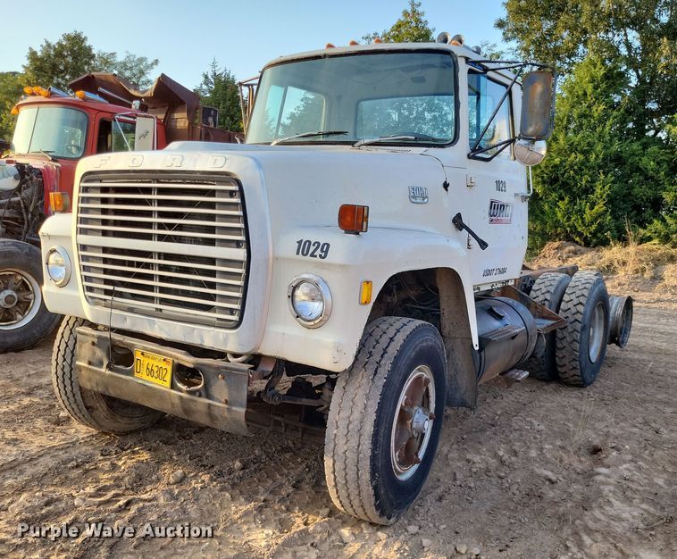1972 Ford W9000 truck cab and chassis - DO4674