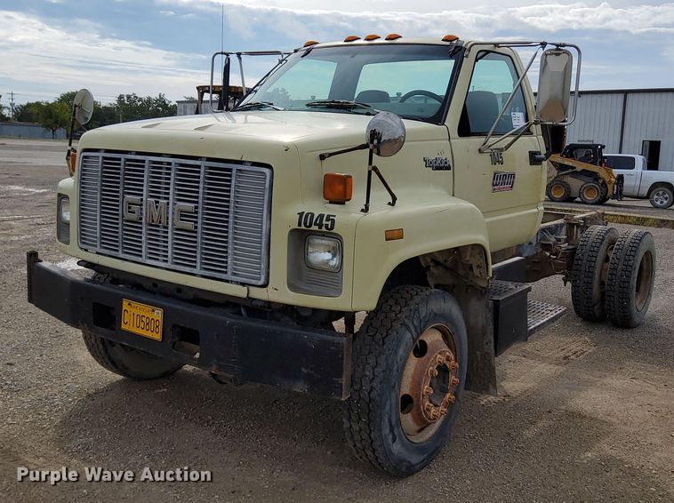 1995 GMC TopKick C5500 truck cab and chassis - DO4681