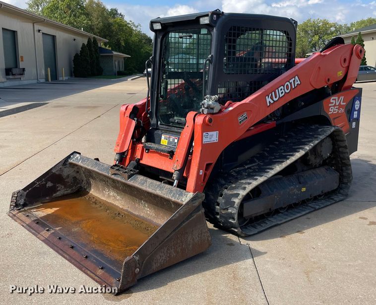 2018 Kubota SVL95-2S  tracked skid steer loader - DP0060