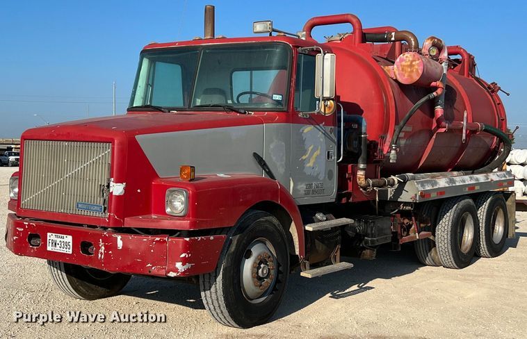 1995 White GMC  vacuum truck - DQ2213