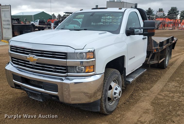 2015 Chevrolet Silverado 3500HD  flatbed pickup truck - JW9626