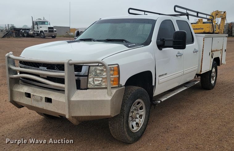 2011 Chevrolet Silverado 3500 HD  Crew Cab utility / service truck - JW9647
