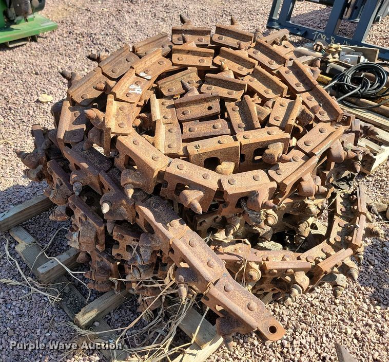 (4) trencher chains - JW9684