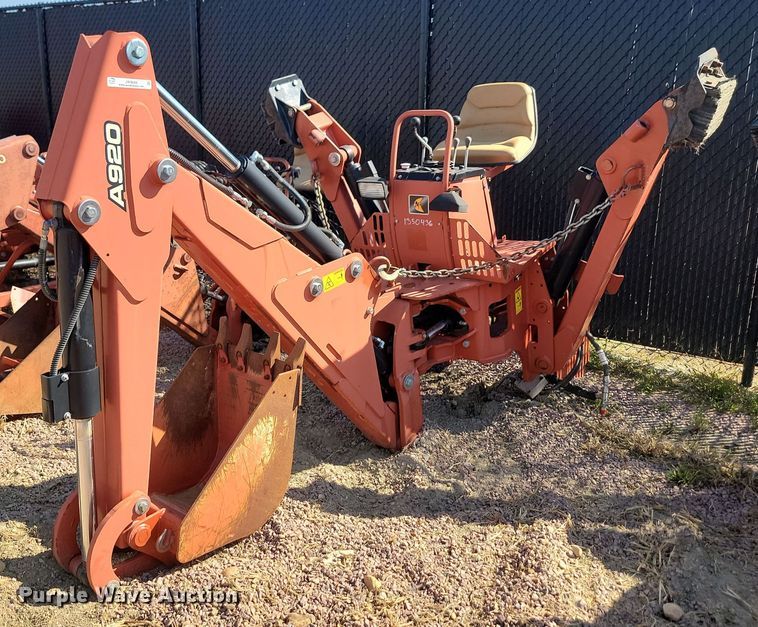 2015 Ditch Witch A920  backhoe - JW9689