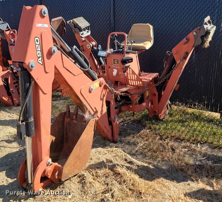 2015 Ditch Witch A920  backhoe - JW9692
