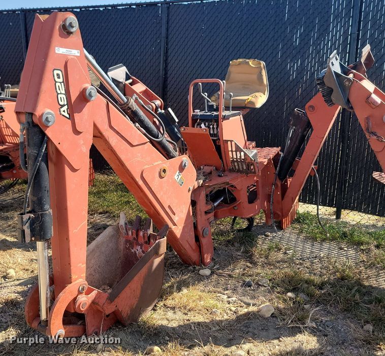 2011 Ditch Witch A920  backhoe - JW9693