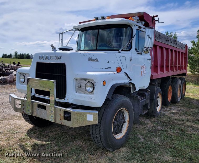 1980 Mack  dump truck - KS9157