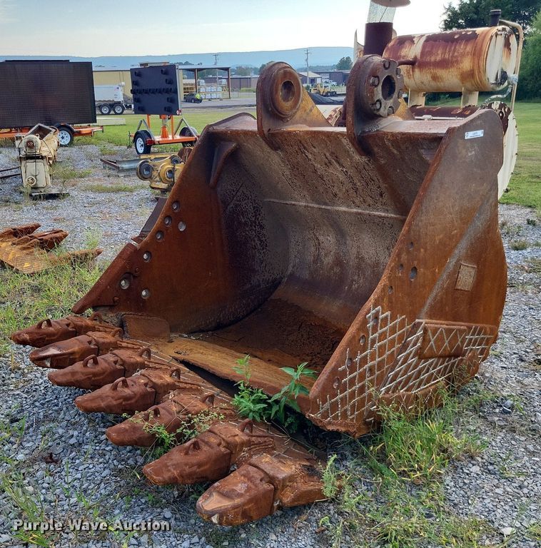 (2) excavator buckets - LS9772