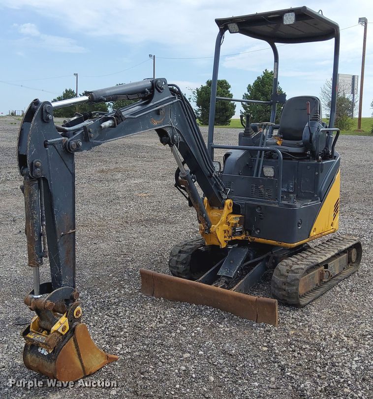 2011 John Deere 17D  mini excavator - LV9050