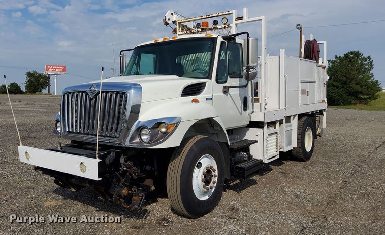 2009 International 7300  railroad service truck - LV9070