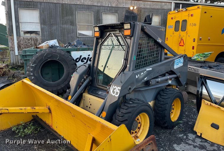 2002 New Holland LS170  skid steer loader - LV9869