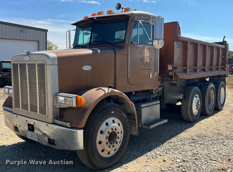 1994 Peterbilt 378  dump truck - MG9485