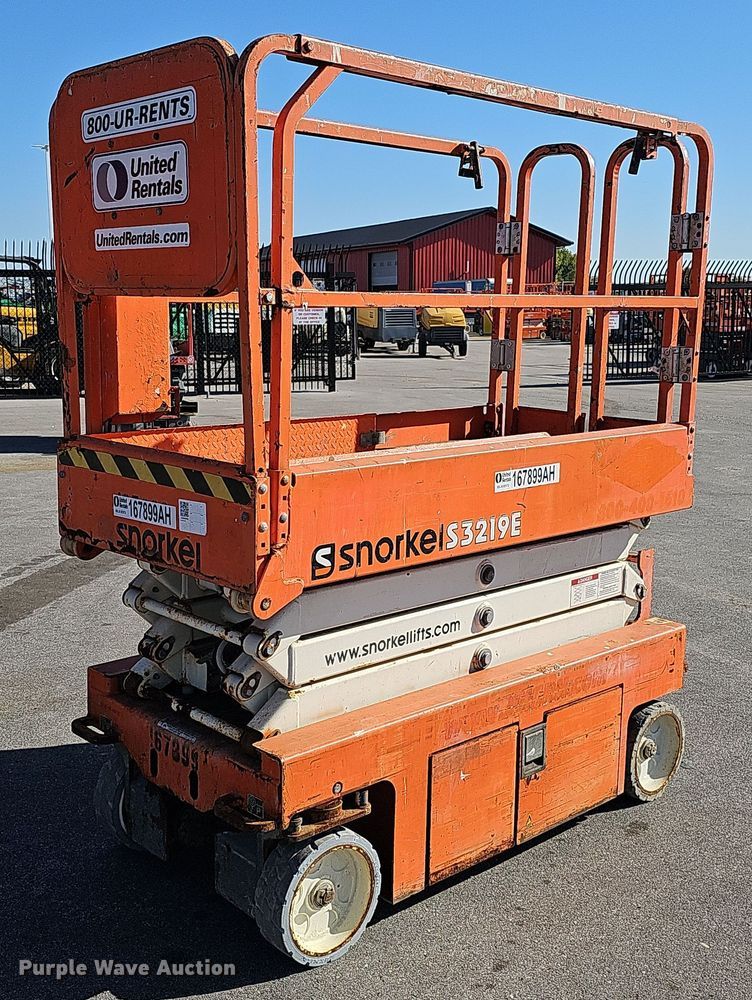 2016 Snorkel S3219E  scissor lift - MH9390