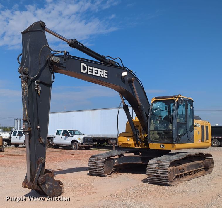 2011 John Deere 200D LC excavator - MX9434