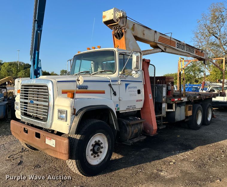 1994 Ford L8000  crane truck - OF9061