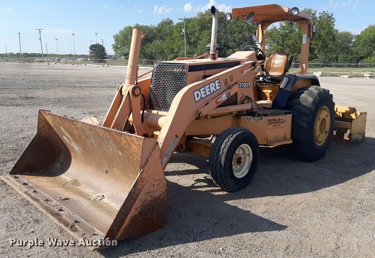 2000 John Deere 210LE  landscape tractor - OF9461