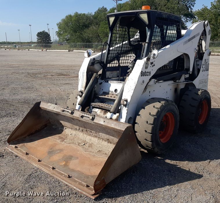 2002 Bobcat S300  skid steer loader - OF9462