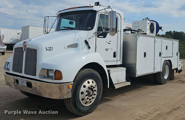 2004 Kenworth T300  utility / service truck - OG9423
