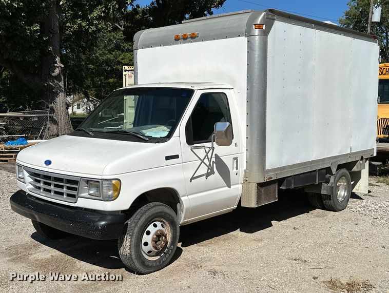 1993 Ford E350  box truck - DM6493