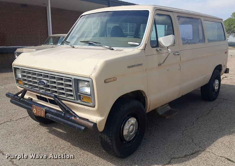 1988 Ford Club Wagon  van - KD9244
