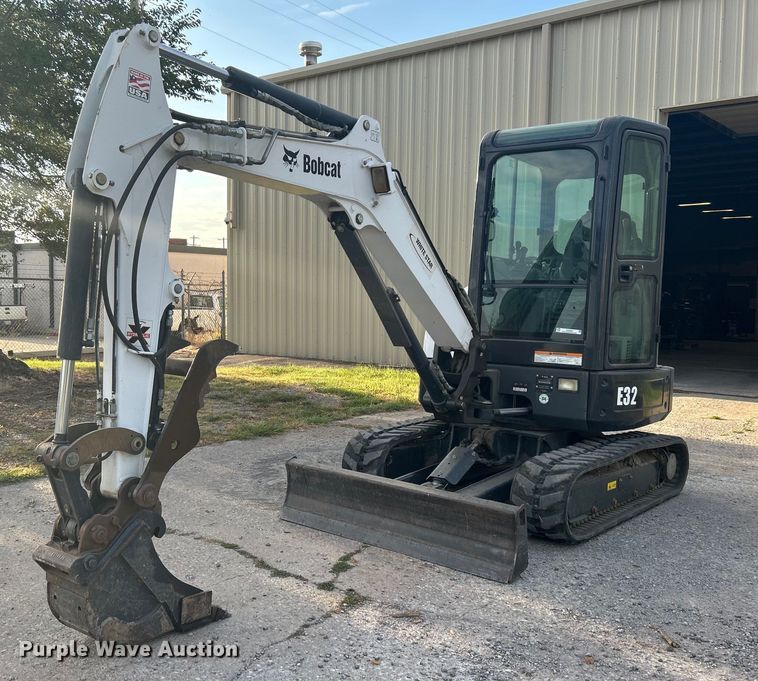 2012 Bobcat E32  mini excavator - KH9493