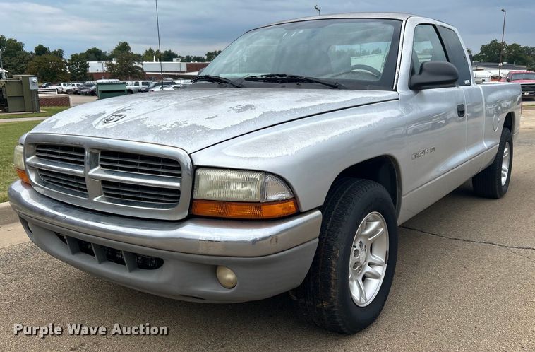 2001 Dodge Dakota  Club Cab pickup truck - KH9505