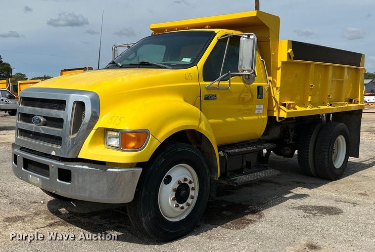 2005 Ford F750 Super Duty  dump truck - LF9515