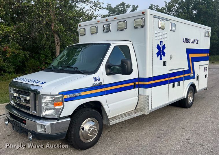 2010 Ford E450 ambulance - NA9212