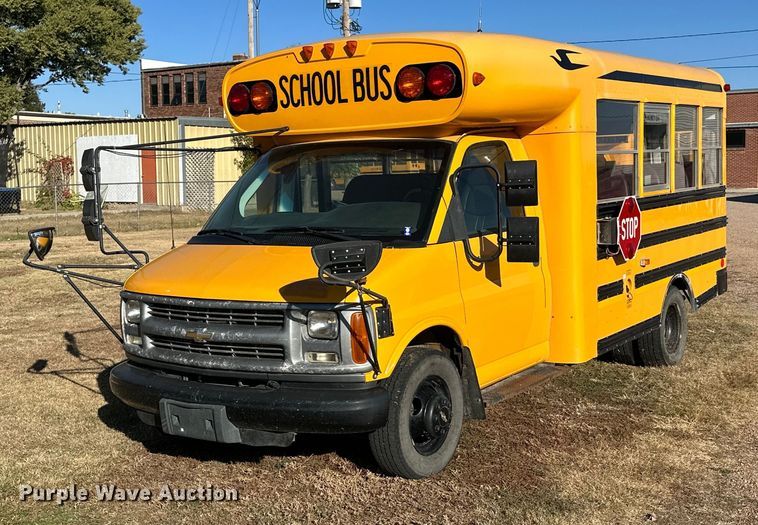 2002 Chevrolet Express 3500  school bus - NP9683