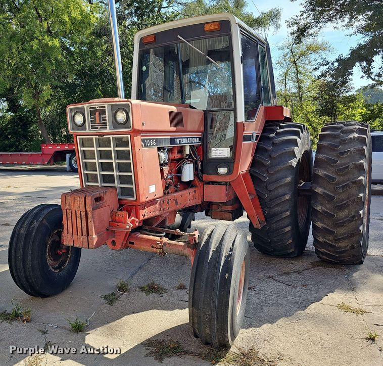1979 International 1086  tractor - DQ1185