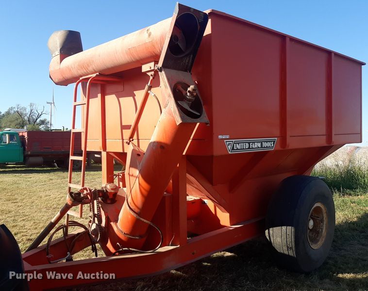 United Farm Tools  grain cart - EB9788
