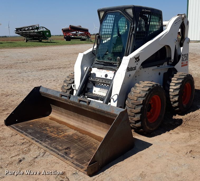 2004 Bobcat S250 Turbo  skid steer loader - EB9798