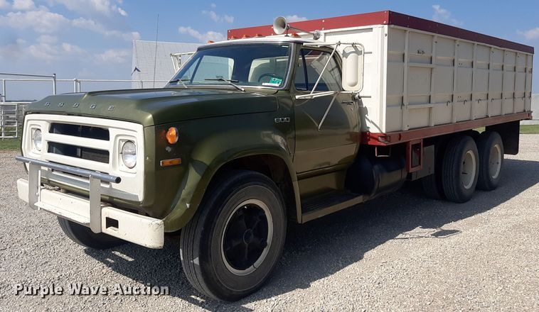 1974 Dodge D600  grain truck - OF9507