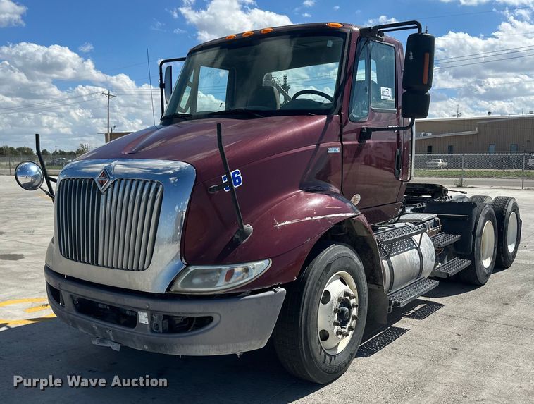 2011 International TranStar 8600  semi truck - DH1819
