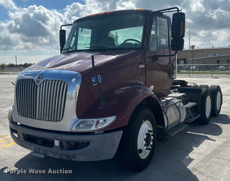 2011 International TranStar 8600  semi truck - DH1835