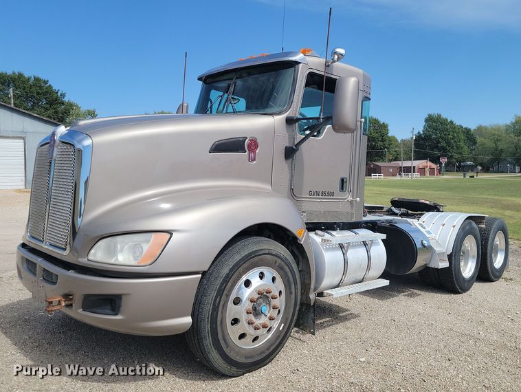 2012 Kenworth T660  semi truck - JE9502