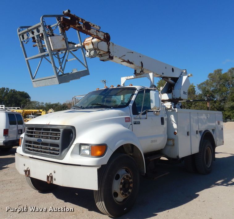 2000 Ford F650  bucket truck - KD9217