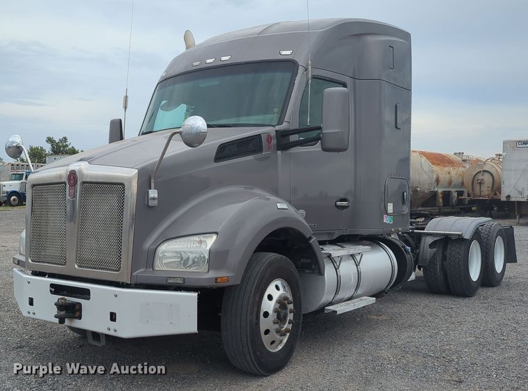 2015 Kenworth T880  semi truck - MX9444