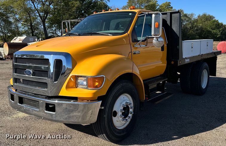 2005 Ford F650 Super Duty  flatbed truck - NP9692
