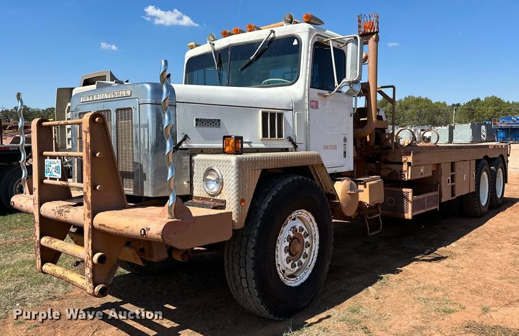 1982 International Paystar 5000  winch truck - NQ9338