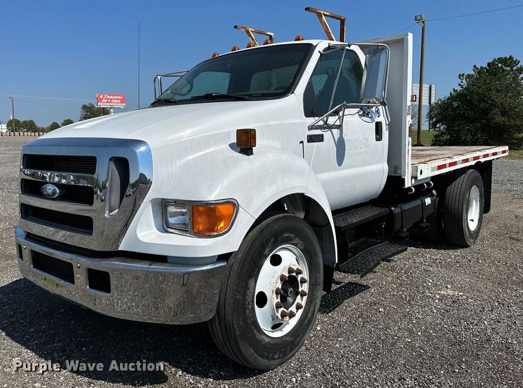 2007 Ford F650 Super Duty  flatbed truck - NQ9353