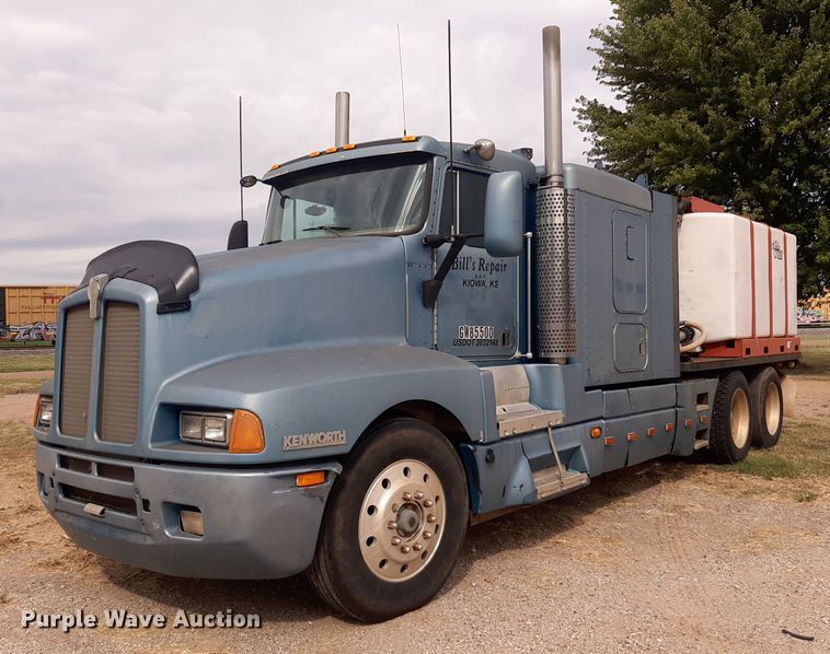 1993 Kenworth T600B  flatbed truck - OF9520