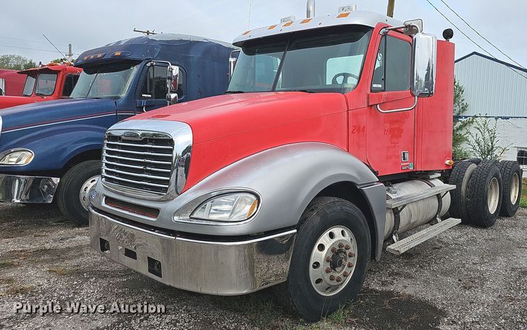 2007 Freightliner Columbia 120  semi truck - OG9491